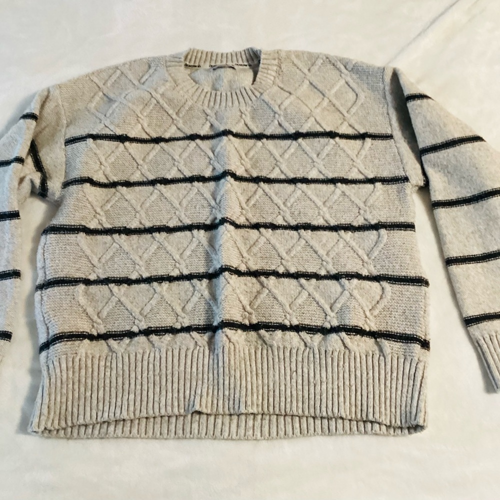 BearPaw Women’s Cream and Black Patterned Crewneck Sweater